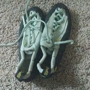 Women's climbing shoes